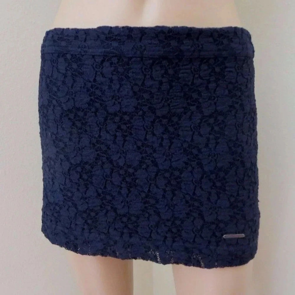 NEW Abercrombie Lace Fitted Mini Skirt Size Small - Picture 1 of 4